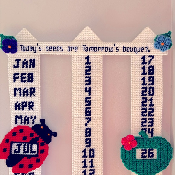 Vintage Plastic Canvas Perpetual Calendar Garden Fence - Picture 2 of 8